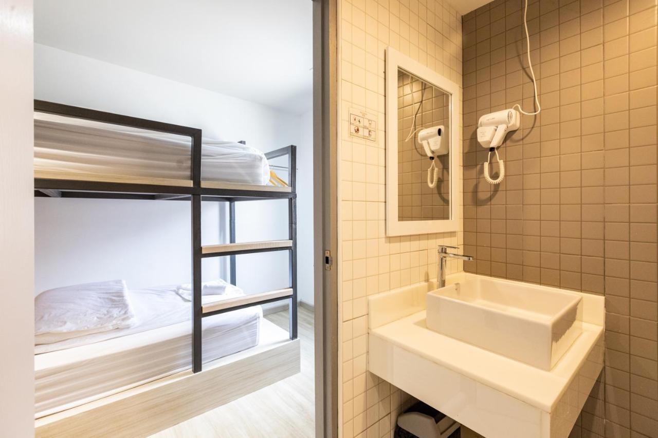 Baan Kun Mhor Hostel บ้านคุณหมอโฮสเทล Μπανγκόκ Εξωτερικό φωτογραφία