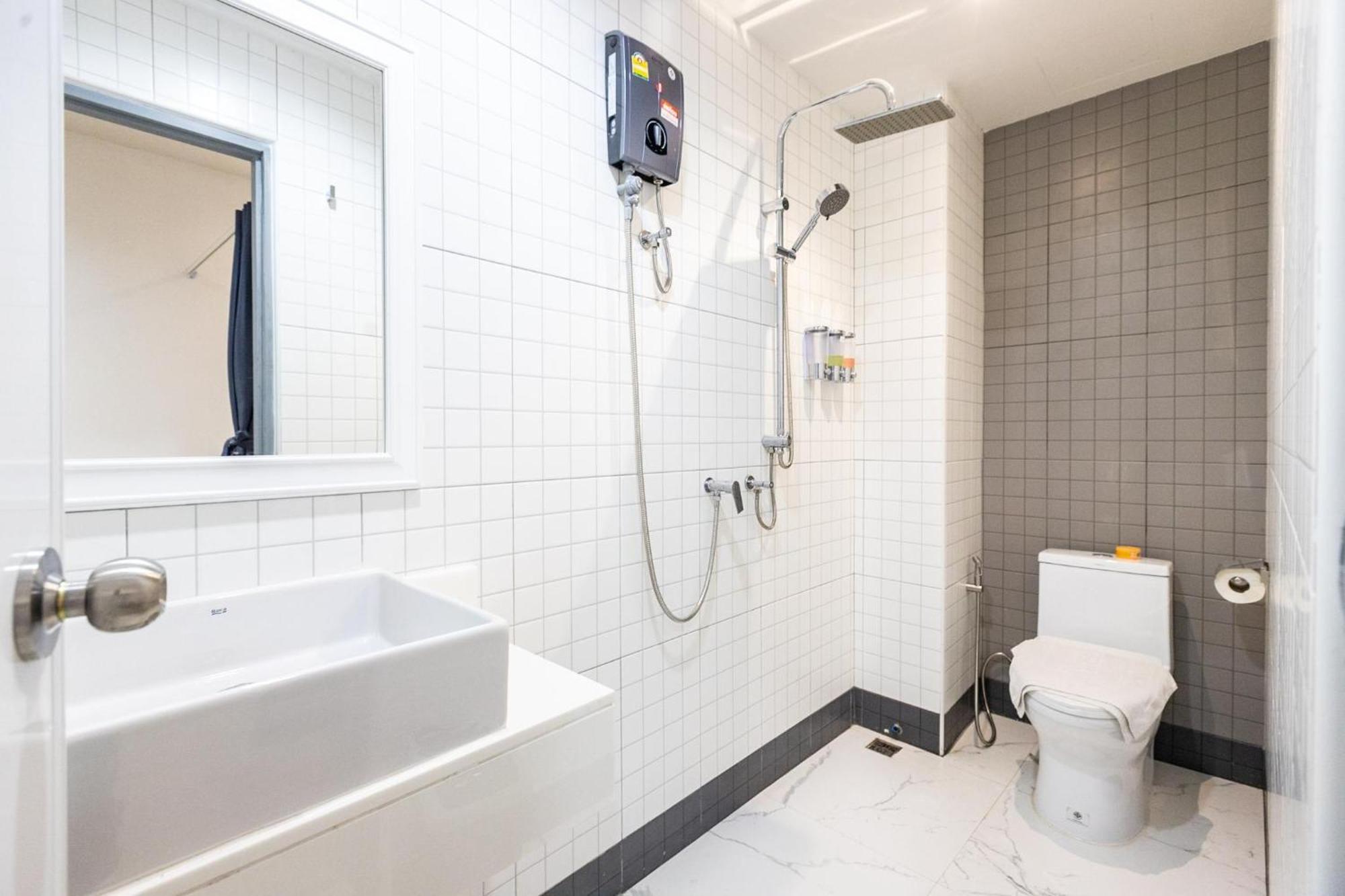 Baan Kun Mhor Hostel บ้านคุณหมอโฮสเทล Μπανγκόκ Εξωτερικό φωτογραφία